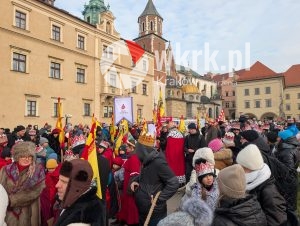 orszak trzech kroli krakow 2026 1 300x226 - Krak&oacute;w przeszedł w radosnym Orszaku. Kardynał Ryś: &bdquo;Potrzebujemy rzeczywistego spotkania&rdquo; - Galeria Zdjęć