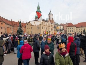 orszak trzech kroli krakow 2026 11 300x226 - Krak&oacute;w przeszedł w radosnym Orszaku. Kardynał Ryś: &bdquo;Potrzebujemy rzeczywistego spotkania&rdquo; - Galeria Zdjęć