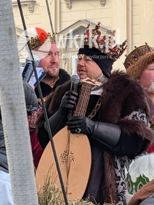 orszak trzech kroli krakow 2026 111 226x300 - Krak&oacute;w przeszedł w radosnym Orszaku. Kardynał Ryś: &bdquo;Potrzebujemy rzeczywistego spotkania&rdquo; - Galeria Zdjęć