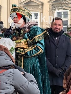 orszak trzech kroli krakow 2026 113 226x300 - Krak&oacute;w przeszedł w radosnym Orszaku. Kardynał Ryś: &bdquo;Potrzebujemy rzeczywistego spotkania&rdquo; - Galeria Zdjęć