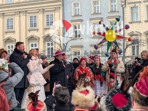 orszak trzech kroli krakow 2026 119 300x226 - Krak&oacute;w przeszedł w radosnym Orszaku. Kardynał Ryś: &bdquo;Potrzebujemy rzeczywistego spotkania&rdquo; - Galeria Zdjęć