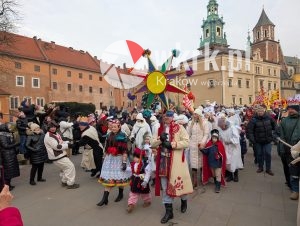 orszak trzech kroli krakow 2026 12 300x226 - Krak&oacute;w przeszedł w radosnym Orszaku. Kardynał Ryś: &bdquo;Potrzebujemy rzeczywistego spotkania&rdquo; - Galeria Zdjęć