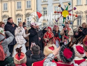 orszak trzech kroli krakow 2026 122 300x226 - Krak&oacute;w przeszedł w radosnym Orszaku. Kardynał Ryś: &bdquo;Potrzebujemy rzeczywistego spotkania&rdquo; - Galeria Zdjęć