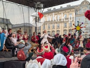 orszak trzech kroli krakow 2026 124 300x226 - Krak&oacute;w przeszedł w radosnym Orszaku. Kardynał Ryś: &bdquo;Potrzebujemy rzeczywistego spotkania&rdquo; - Galeria Zdjęć