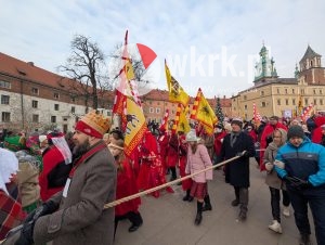 orszak trzech kroli krakow 2026 17 300x226 - Krak&oacute;w przeszedł w radosnym Orszaku. Kardynał Ryś: &bdquo;Potrzebujemy rzeczywistego spotkania&rdquo; - Galeria Zdjęć