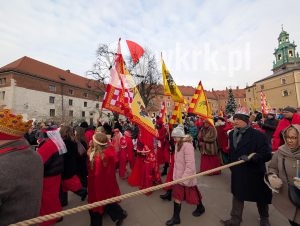 orszak trzech kroli krakow 2026 18 300x226 - Krak&oacute;w przeszedł w radosnym Orszaku. Kardynał Ryś: &bdquo;Potrzebujemy rzeczywistego spotkania&rdquo; - Galeria Zdjęć