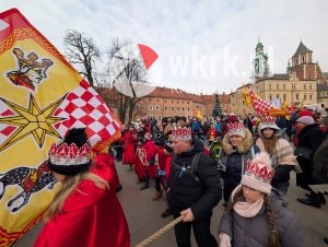 orszak trzech kroli krakow 2026 20 300x226 - Krak&oacute;w przeszedł w radosnym Orszaku. Kardynał Ryś: &bdquo;Potrzebujemy rzeczywistego spotkania&rdquo; - Galeria Zdjęć