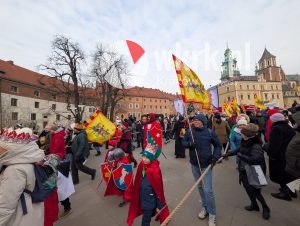 orszak trzech kroli krakow 2026 23 300x226 - Krak&oacute;w przeszedł w radosnym Orszaku. Kardynał Ryś: &bdquo;Potrzebujemy rzeczywistego spotkania&rdquo; - Galeria Zdjęć