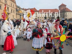 orszak trzech kroli krakow 2026 3 300x226 - Krak&oacute;w przeszedł w radosnym Orszaku. Kardynał Ryś: &bdquo;Potrzebujemy rzeczywistego spotkania&rdquo; - Galeria Zdjęć