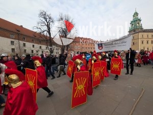 orszak trzech kroli krakow 2026 31 300x226 - Krak&oacute;w przeszedł w radosnym Orszaku. Kardynał Ryś: &bdquo;Potrzebujemy rzeczywistego spotkania&rdquo; - Galeria Zdjęć