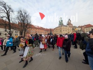 orszak trzech kroli krakow 2026 32 300x226 - Krak&oacute;w przeszedł w radosnym Orszaku. Kardynał Ryś: &bdquo;Potrzebujemy rzeczywistego spotkania&rdquo; - Galeria Zdjęć