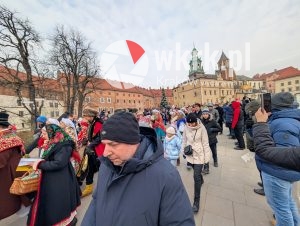 orszak trzech kroli krakow 2026 34 300x226 - Krak&oacute;w przeszedł w radosnym Orszaku. Kardynał Ryś: &bdquo;Potrzebujemy rzeczywistego spotkania&rdquo; - Galeria Zdjęć