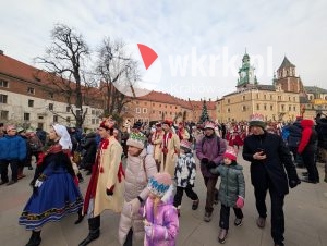 orszak trzech kroli krakow 2026 37 300x226 - Krak&oacute;w przeszedł w radosnym Orszaku. Kardynał Ryś: &bdquo;Potrzebujemy rzeczywistego spotkania&rdquo; - Galeria Zdjęć