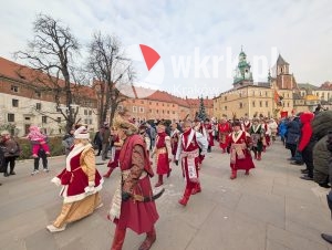 orszak trzech kroli krakow 2026 39 300x226 - Krak&oacute;w przeszedł w radosnym Orszaku. Kardynał Ryś: &bdquo;Potrzebujemy rzeczywistego spotkania&rdquo; - Galeria Zdjęć