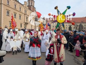 orszak trzech kroli krakow 2026 6 300x226 - Krak&oacute;w przeszedł w radosnym Orszaku. Kardynał Ryś: &bdquo;Potrzebujemy rzeczywistego spotkania&rdquo; - Galeria Zdjęć