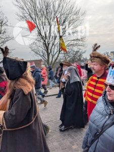 orszak trzech kroli krakow 2026 60 226x300 - Krak&oacute;w przeszedł w radosnym Orszaku. Kardynał Ryś: &bdquo;Potrzebujemy rzeczywistego spotkania&rdquo; - Galeria Zdjęć