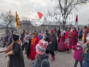 orszak trzech kroli krakow 2026 64 300x226 - Krak&oacute;w przeszedł w radosnym Orszaku. Kardynał Ryś: &bdquo;Potrzebujemy rzeczywistego spotkania&rdquo; - Galeria Zdjęć