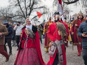 orszak trzech kroli krakow 2026 65 300x226 - Krak&oacute;w przeszedł w radosnym Orszaku. Kardynał Ryś: &bdquo;Potrzebujemy rzeczywistego spotkania&rdquo; - Galeria Zdjęć
