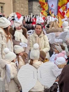 orszak trzech kroli krakow 2026 7 226x300 - Krak&oacute;w przeszedł w radosnym Orszaku. Kardynał Ryś: &bdquo;Potrzebujemy rzeczywistego spotkania&rdquo; - Galeria Zdjęć