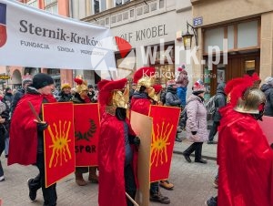 orszak trzech kroli krakow 2026 75 300x226 - Krak&oacute;w przeszedł w radosnym Orszaku. Kardynał Ryś: &bdquo;Potrzebujemy rzeczywistego spotkania&rdquo; - Galeria Zdjęć