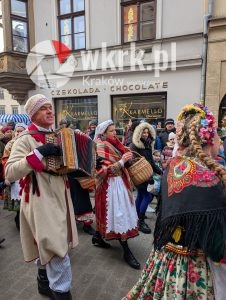 orszak trzech kroli krakow 2026 78 226x300 - Krak&oacute;w przeszedł w radosnym Orszaku. Kardynał Ryś: &bdquo;Potrzebujemy rzeczywistego spotkania&rdquo; - Galeria Zdjęć
