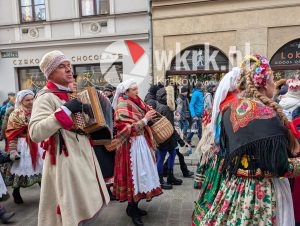 orszak trzech kroli krakow 2026 79 300x226 - Krak&oacute;w przeszedł w radosnym Orszaku. Kardynał Ryś: &bdquo;Potrzebujemy rzeczywistego spotkania&rdquo; - Galeria Zdjęć