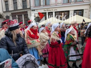 orszak trzech kroli krakow 2026 82 300x226 - Krak&oacute;w przeszedł w radosnym Orszaku. Kardynał Ryś: &bdquo;Potrzebujemy rzeczywistego spotkania&rdquo; - Galeria Zdjęć