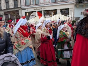 orszak trzech kroli krakow 2026 83 300x226 - Krak&oacute;w przeszedł w radosnym Orszaku. Kardynał Ryś: &bdquo;Potrzebujemy rzeczywistego spotkania&rdquo; - Galeria Zdjęć