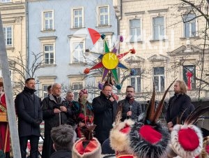 orszak trzech kroli krakow 2026 99 300x226 - Krak&oacute;w przeszedł w radosnym Orszaku. Kardynał Ryś: &bdquo;Potrzebujemy rzeczywistego spotkania&rdquo; - Galeria Zdjęć