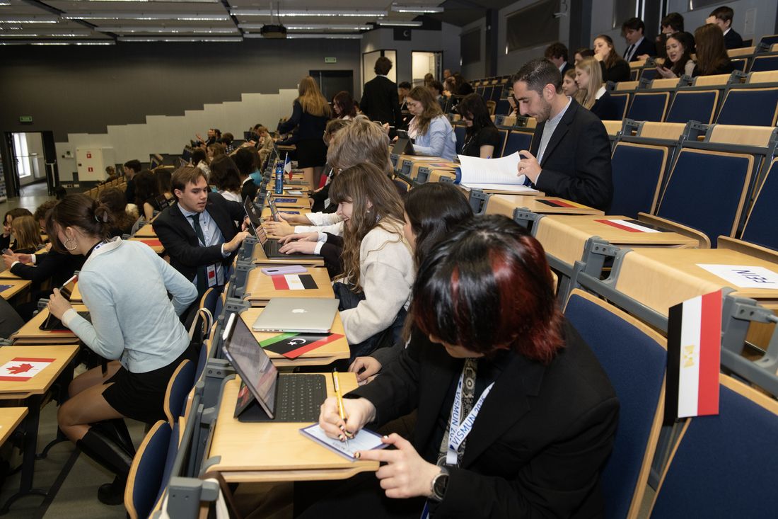 VisMUN 2026 w Krakowie. Młodzi ludzie z Polski i zagranicy spotkają się na konferencji Model United Nations 2 vismun 2025 2